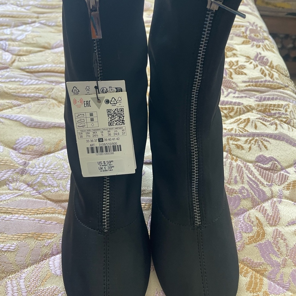 Zara Black Heeled Boots with Zipper